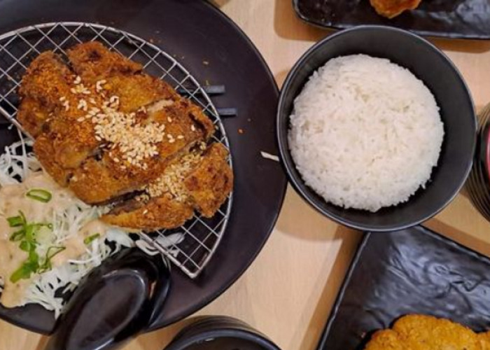 Tempat Makan di Braga Bandung Paling Enak dan Terjangkau ini Wajib Masuk Daftar Kulineran 