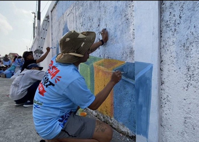 81 Meter Mural Hiasi Sungai Code, Warga Yogyakarta Rayakan Kemerdekaan dengan Cara Berbeda