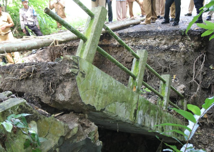 Akses Sentolo–Nanggulan Terputus, Jembatan di Banguncipto Amblas Akibat Hujan Deras