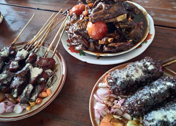 Menu Andalan yang Menggoyang Lidah Lewat Kuliner Sate Kambing Pak Manto Solo