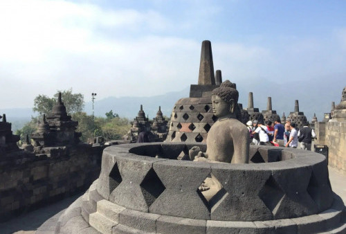 Gila! Tiket Naik Candi Borobudur dari Rp50 Ribu Jadi Rp750 Ribu, Luhut: Untuk Batasi Kuota Turis 1.200 Perhari