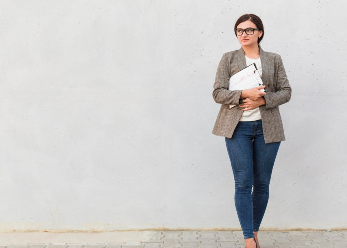 Tampil Trendi dan Berkelas, Simak 6 Ide Styling Office Look Wanita untuk Aktivitas Kerja di Kantor