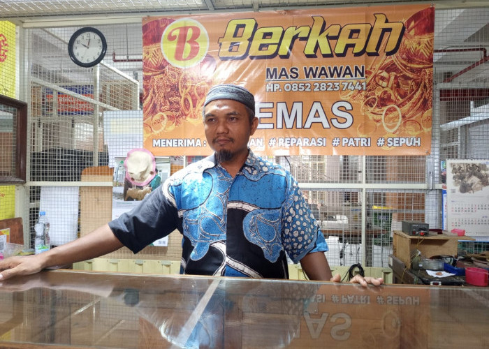 Harga Emas Dunia Bergejolak, Pedagang Emas Pasar Godean Kelimpungan