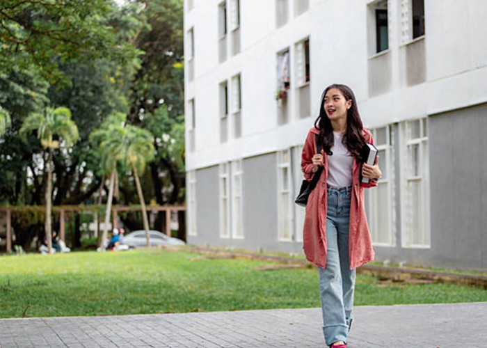 9 Inspirasi Outfit ke Kampus Wanita ala Korea, Bikin Penampilan Kamu Stylish Abis