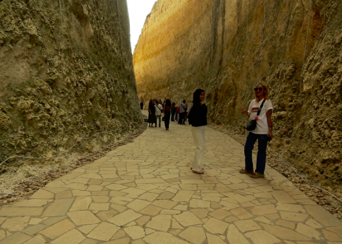 Warga Pokdarwis Watu Bolong Tolak Relokasi, WALHI Kritik Wisata On The Rock di Gunungkidul