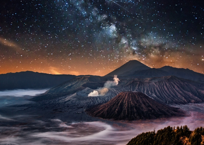 Wisata Langit Malam, Indahnya Galaksi dari Tempat-Tempat Tersembunyi di Indonesia