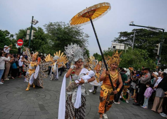 Kenaikan Takhta Sri Sultan Diawali Kirab Berkuda Trunajaya, Warga Antusias 