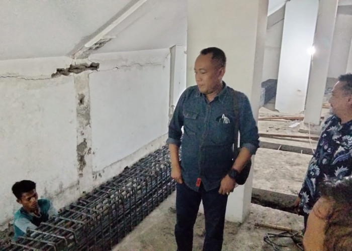 Teras Gedung KPT Brebes Amblas 10 Cm, Perbaikan Ditaget 2 Pekan