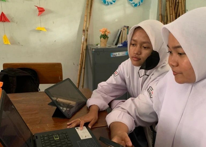 Kuliah Nol Rupiah, Kisah Putri Penjual Warung Nasi dan Driver Ojol Ini Bisa Jadi Inspirasi