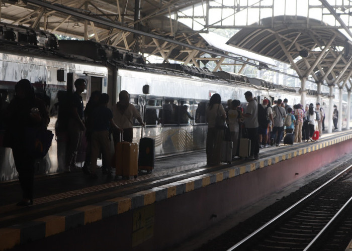 Penumpang Libur Sekolah Capai 20 Ribu per Hari, Stasiun Tugu dan Solo Balapan Tambah 4 Kereta Api