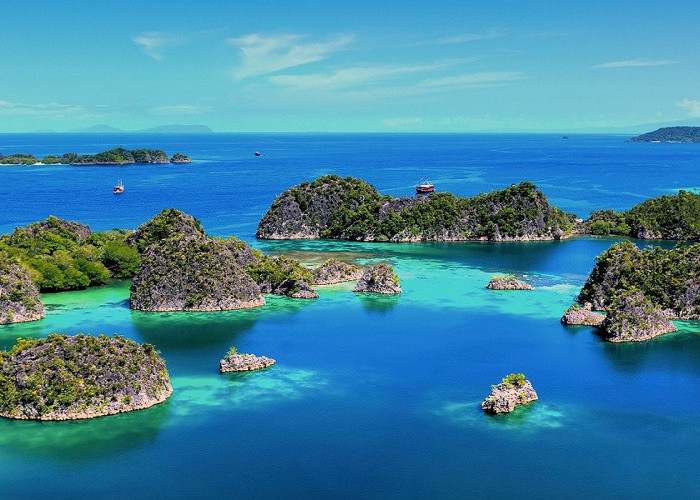 6 Pilihan Destinasi Seru dan Memukau di Raja Ampat, Manjakan Mata dengan Visual Spektakuler