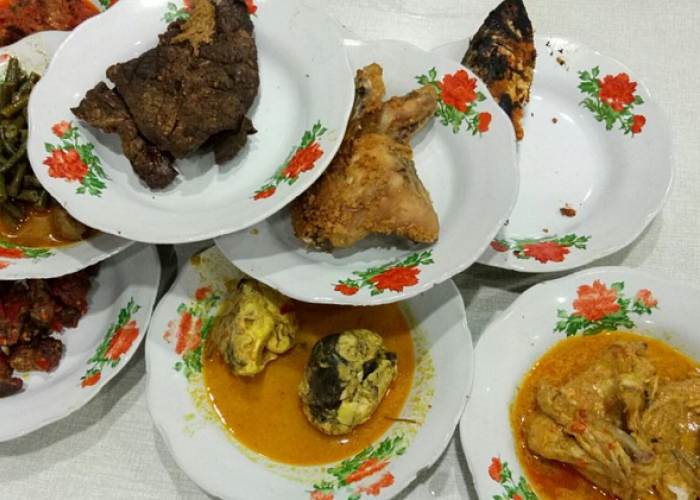 Berburu Nasi Padang Paling Enak di Jakarta Selatan, Rekomendasi Makan Siang Menggugah Selera