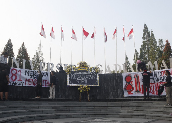 Ratusan Mahasiswa Gelar Aksi “81 Tahun Merdeka atau Menderita?” di Boulevard UGM