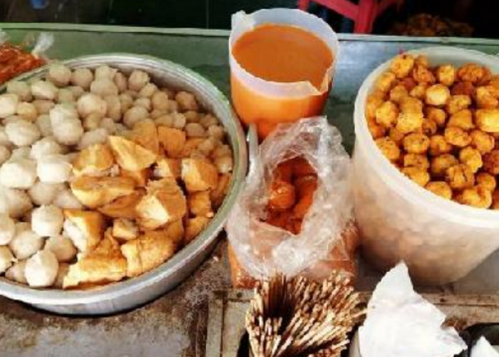 Menjelajahi Kelezatan Bakso Tusuk yang Jadi Primadona Kuliner Malam di Sudut Kota Manado 