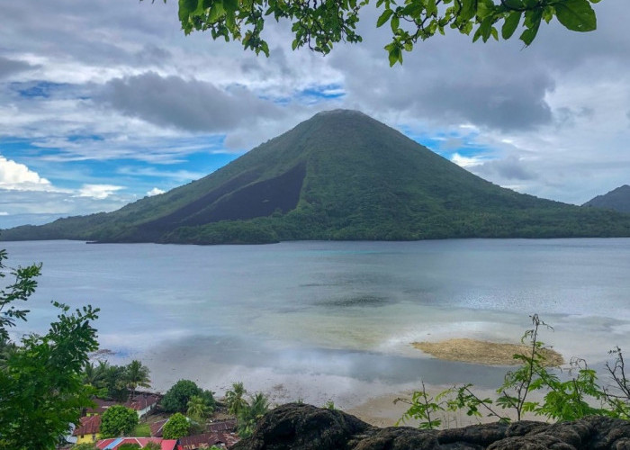Jelajahi Keindahan Eksotis Gunung Api Banda Maluku, Panduan Wisata Terbaru 2024