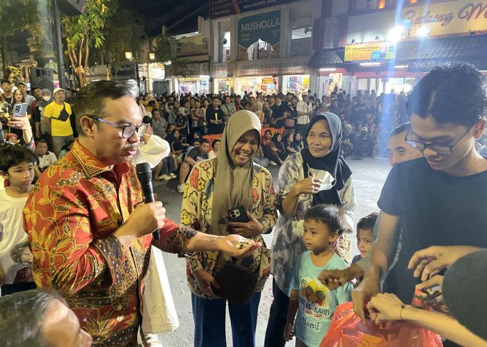 Unik, Ada Lomba Cari Puntung Rokok di Acara Selasa Wagen Malioboro
