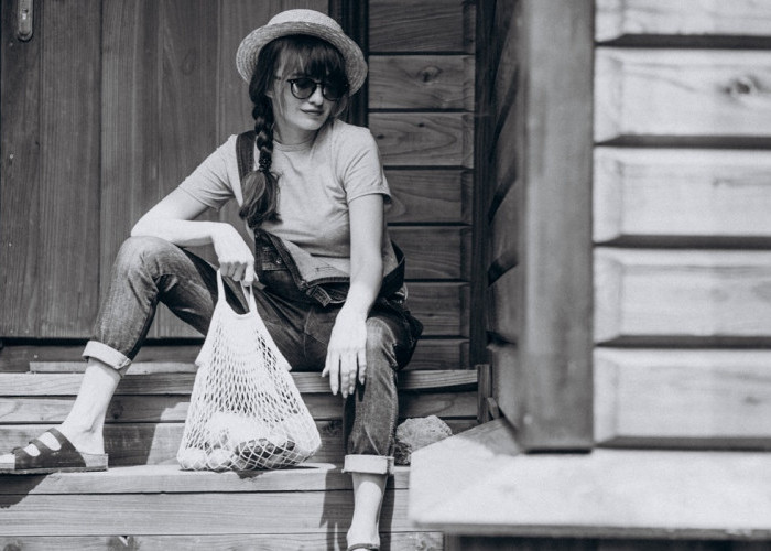 Elegan, Santai dan Playful! Simak Ide Outfit Vintage untuk Wanita dari Mulai Atasan hingga Alas Kaki