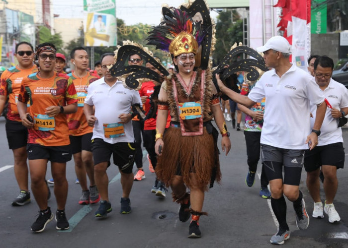 Friendship Run Borobudur Marathon 2022: Ganjar Pranowo Lari Bareng Iron Man Sampai Werkudara 