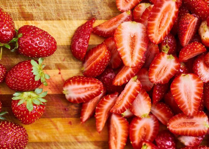 5 Manfaat Luar Biasa dari Buah Strawberry untuk Kesehatan dan Kecantikan Kulit Anda