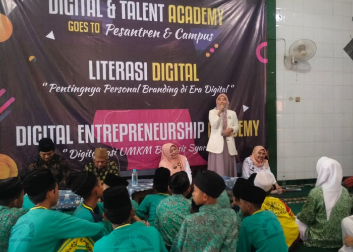 Miss Hijab Pendidikan Indonesia Bekali Santri Tegal Tips Personal Branding di Platfrom Digital 