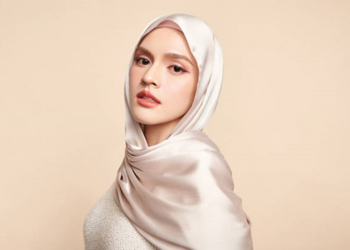 Tidak Hanya Hitam, Ini 7 Warna Hijab Netral Lainnya yang Wajib Dimiliki Hijabers