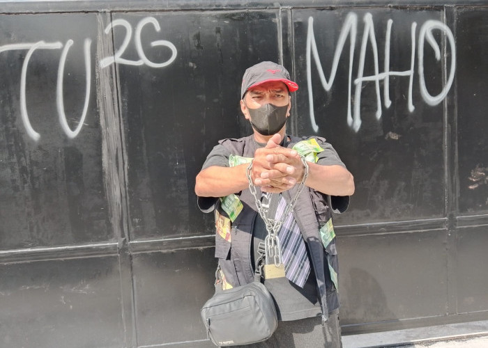 Dadan Ditahan, MBG Tetap Disorot: Aktivis JCW Gelar Aksi Rantai Diri di Yogyakarta