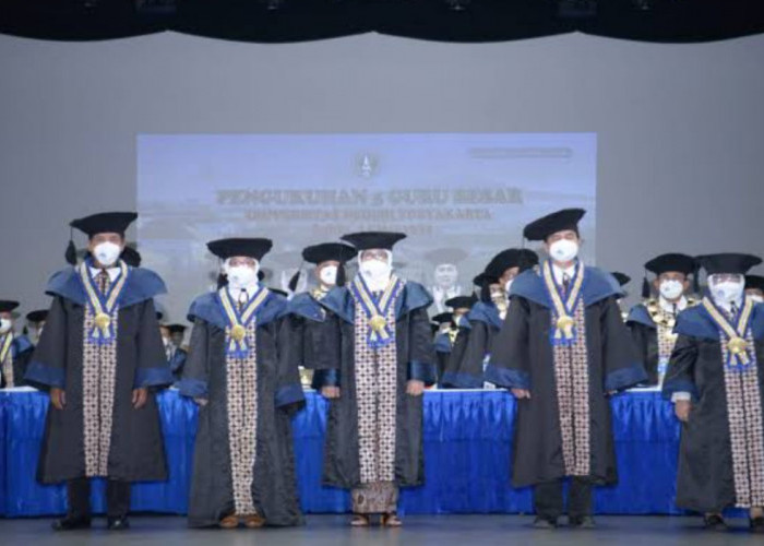 Kembali Kukuhkan Lima Guru Besar, Rektor UNY Sebut ini Momentum Tepat untuk Dorong Pengembangan Penelitian