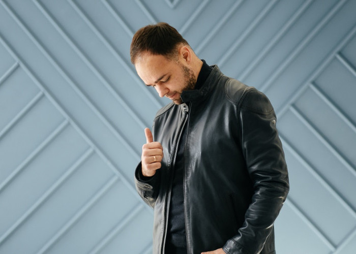 Maksimalkan Potensi Fashion, Simak 7 Ide Paduan Styling Outfit Jaket Kulit Pria yang Modis dan Keren