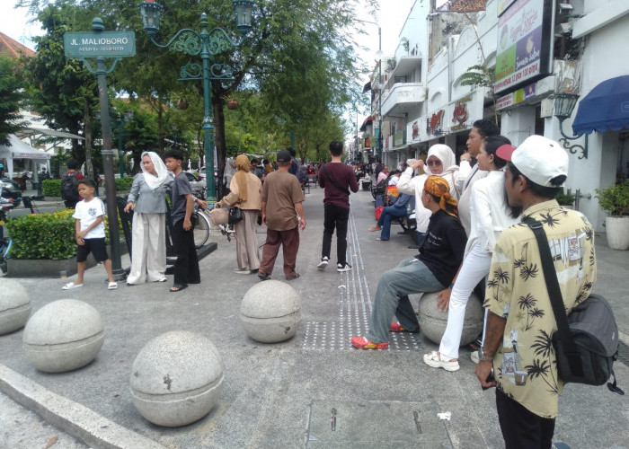 Wisatawan Membludak di Malioboro H+1 Lebaran, Arus Lalu Lintas Padat Merayap