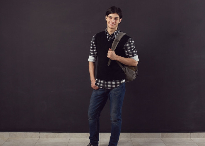 5 Ide Outfit Terbaik Pria untuk Pergi ke Kampus, Penampilan Makin Kece dan Jadi Pusat Perhatian