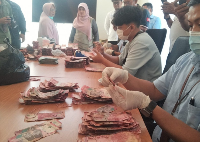 Uang Rp 1,51 Miliar Milik Warga Batang Dalam Koper Terendam Rob, KPwBI Tegal Layani Penukaran Uang Rusak