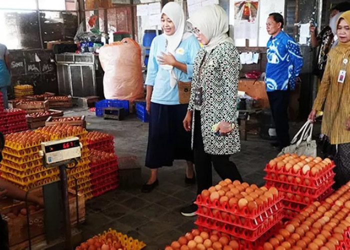 Pantau Pasar Argosari, Harga Telur Turun, Cabai Rawit dan Beras Masih Tinggi