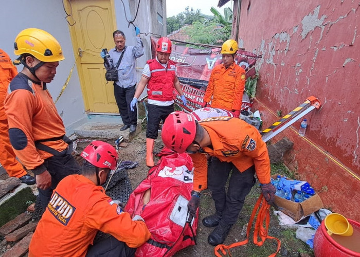 2  Warga Pagerbarang Tegal Meninggal di Dalam Sumur, Relawan BPBD Evakuasi Korban