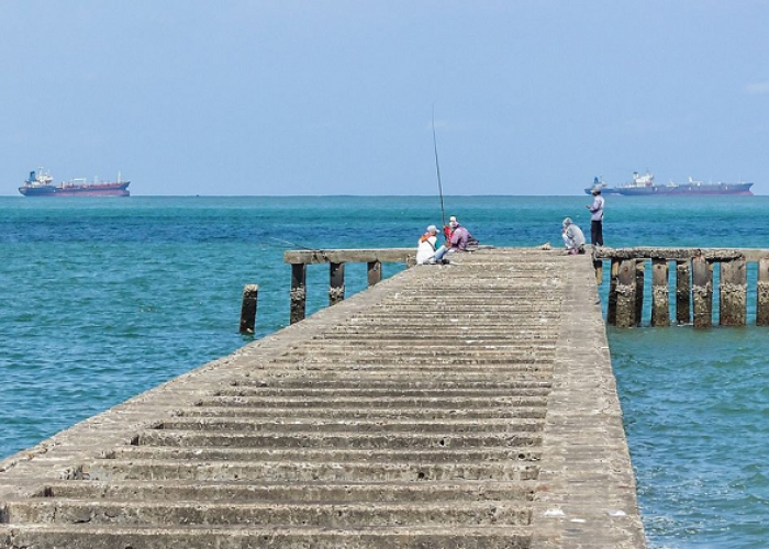 Jelajahi Keindahan Pantai Ramah Anak di Cilacap Hemat Mulai Rp6.500