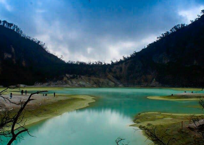 Pesona Kawah Putih Ciwidey Bandung Spektakuler yang Membius Jutaan Wisatawan