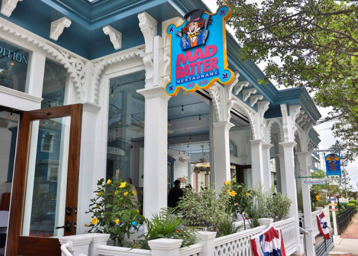 Destinasi Toko Kue Paling Hits Untuk Nongkrong dengan Interior Estetik di Tangerang