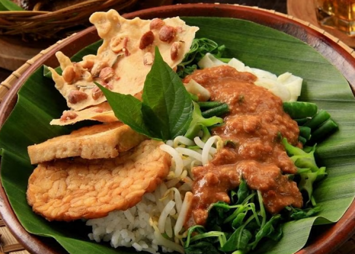 Bedah Tuntas Sambal Pecel Khas Jawa Timur Dari Tekstur Blitar Hingga Keunikan Kediri