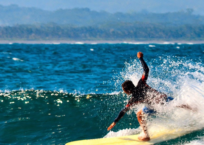 Senang Berselancar? Cobain Ombak di Pantai Batu Karas Pangandaran, Cek Info Selengkapnya Berikut Ini