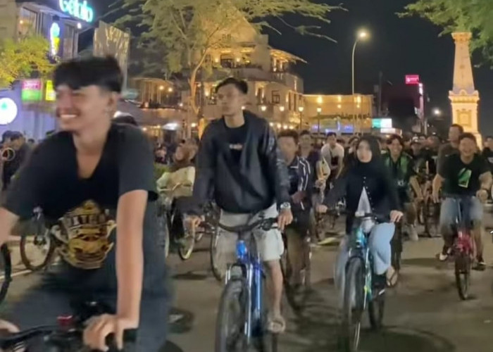 Ribuan Pesepeda Semarakkan Jogja Last Friday Ride, Gowes Malam yang Menyatukan Kota