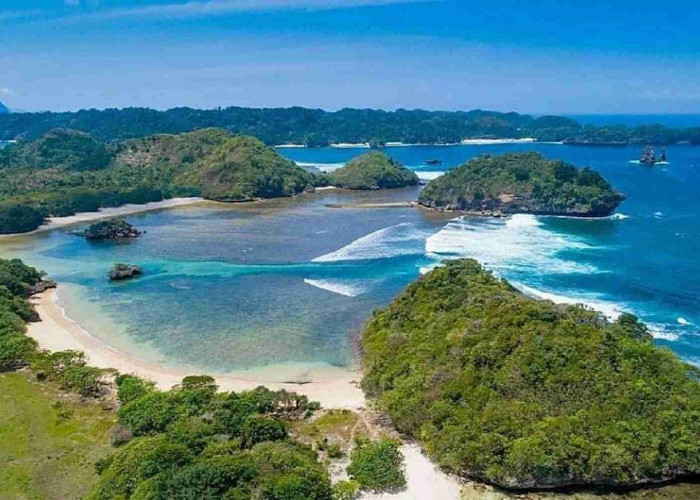 Wisata Pantai Teluk Asmara Malang: Daya Tarik, Aktivitas Seru, Tiket Masuk dan Lokasi Lengkapnya