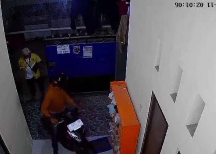 Komplotan Spesialis Gasak 4 Sepeda Motor Hanya Butuh 20 Menit, Aksinya Terekam CCTV Satroni Rumah Kos Bangsri