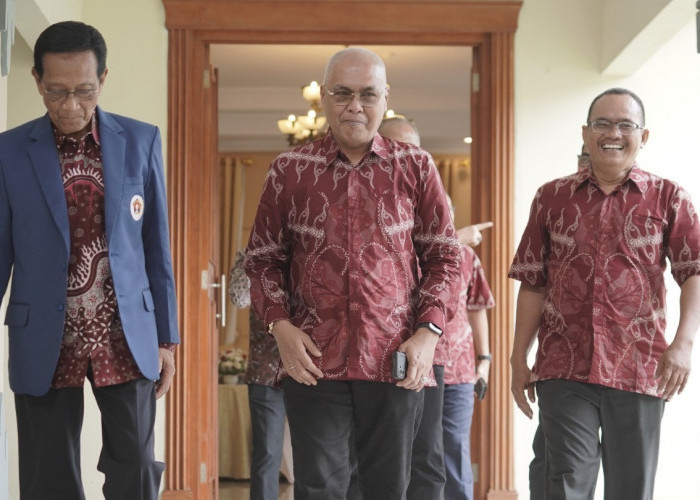 PWI DIY Dilantik di Kepatihan, Sri Sultan Minta Kajian Akademik Grha Pers Pancasila