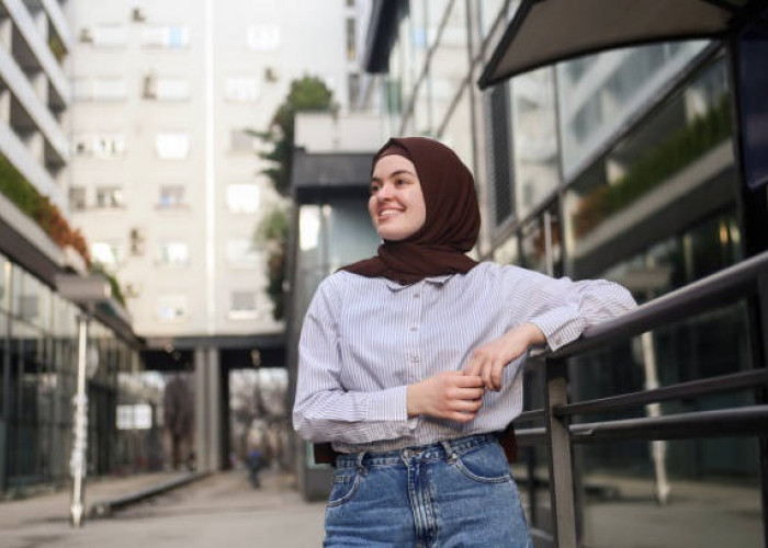 Gaya Street Style Hijab Kekinian, Inspirasi Penampilan Modis Tapi Terkesan Simpel