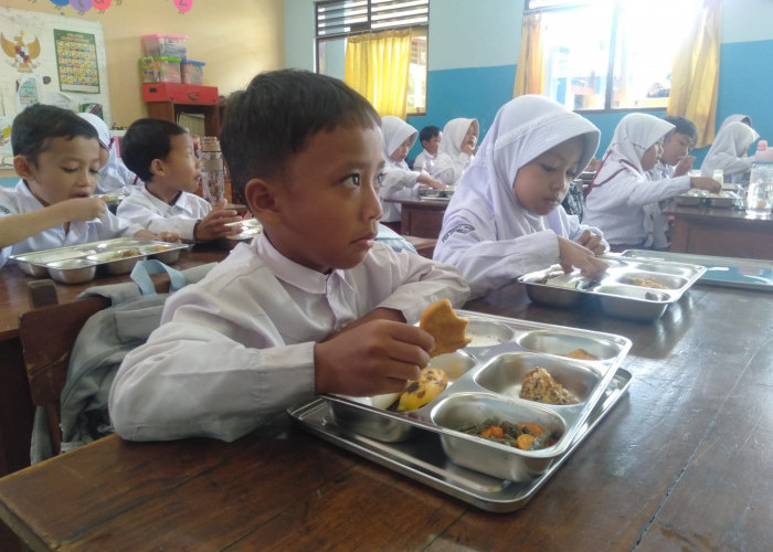 Program Makan Bergizi Gratis Digelar Perdana, Sasar 1.239 Siswa Sekolah di Sleman