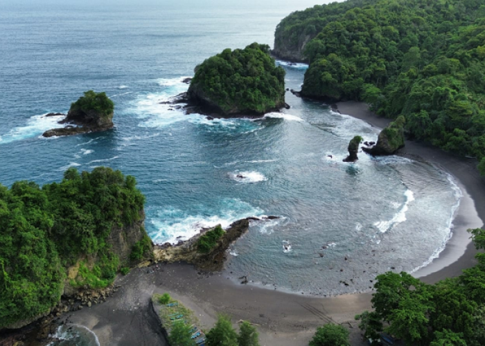 Wisata Pantai Malang Selatan Masuk Daftar Spot Rahasia yang Serasa Milik Pribadi