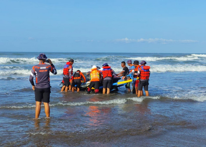  Terseret Rip Current Pantai Parangtritis, Remaja Bantul Hilang Saat Main Surfing