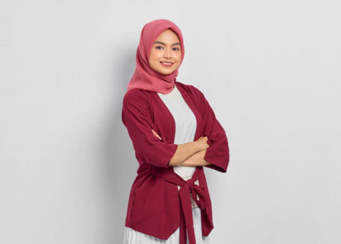 Daftar Warna Hijab yang Cocok dengan Baju Merah, Serasi untuk Tampil Elegan