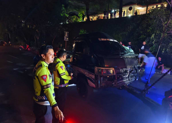 Mobil Pick Up Terbalik di Bawah Jembatan Bangkrung Sleman, Empat Orang Terluka