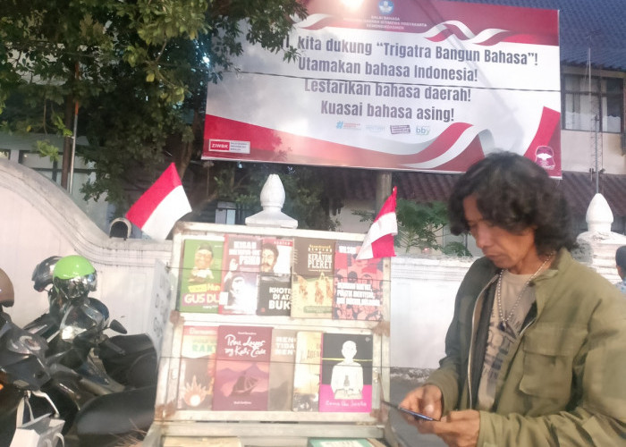 Antara Trotoar dan Kanvas, Kisah Andri Penjaga Komunitas Girli di Malioboro