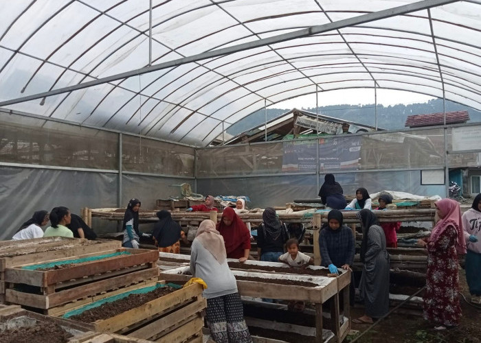 Sinergi Ultra Mikro BRI, Perempuan Nasabah PNM Mekar Bandung Barat Sulap Limbah Jadi Sumber Penghidupan